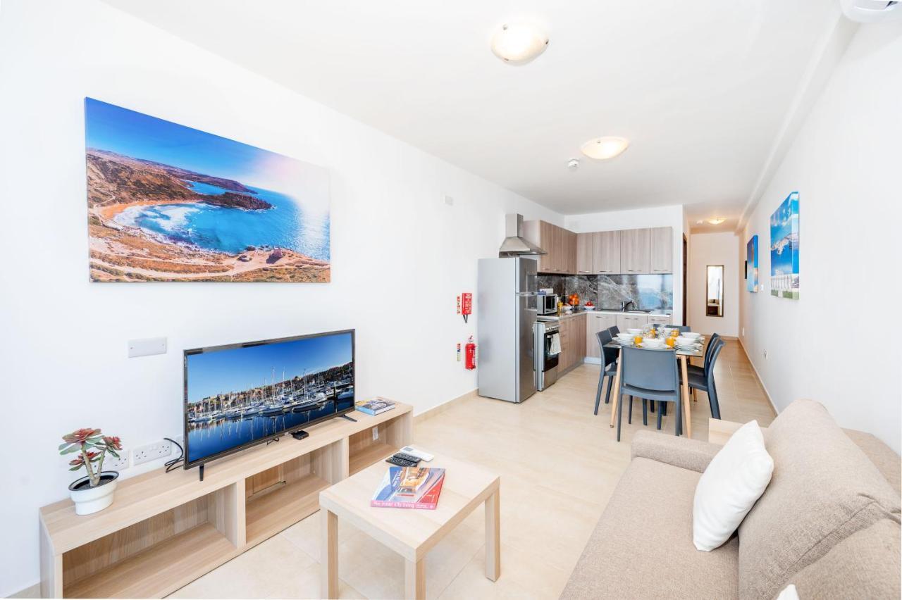 Islet Promenade Seafront Family Apartment With 2 Balconies By Getawaysmalta St. Paul's Bay Esterno foto