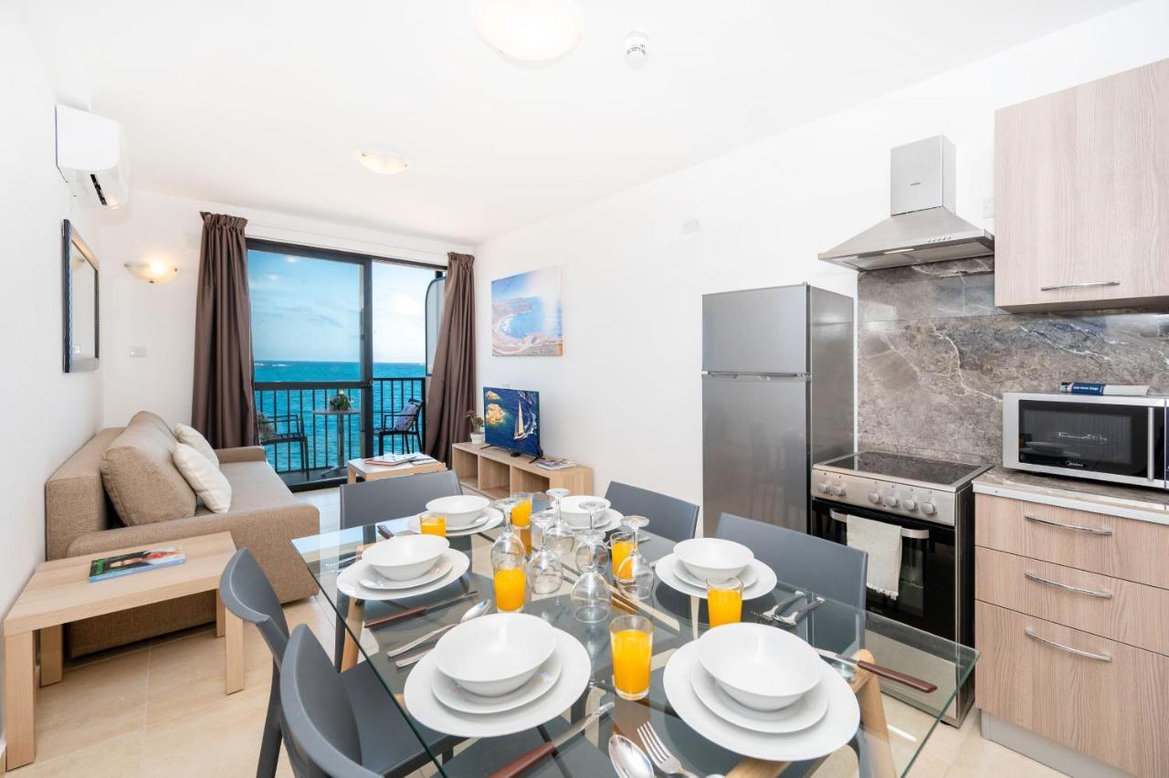 Islet Promenade Seafront Family Apartment With 2 Balconies By Getawaysmalta St. Paul's Bay Esterno foto