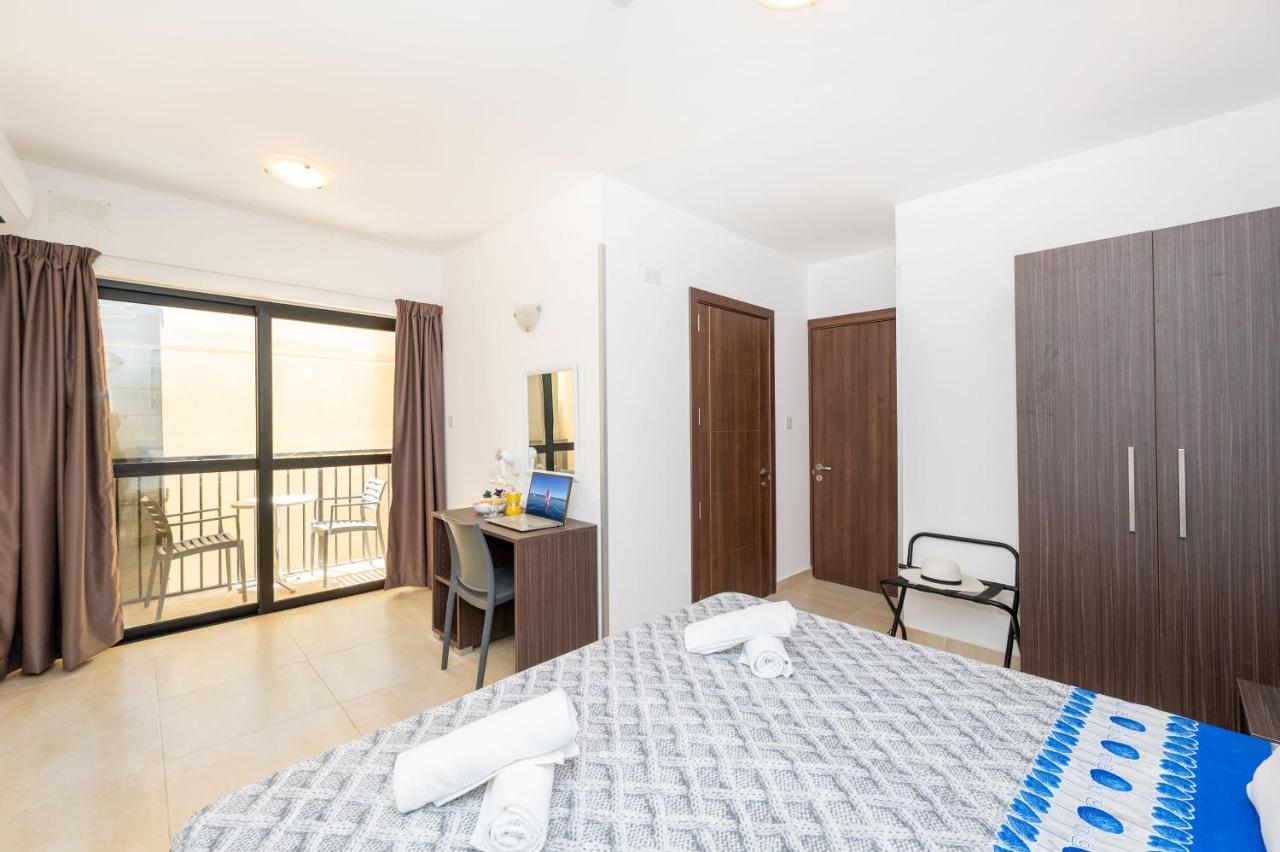 Islet Promenade Seafront Family Apartment With 2 Balconies By Getawaysmalta St. Paul's Bay Esterno foto