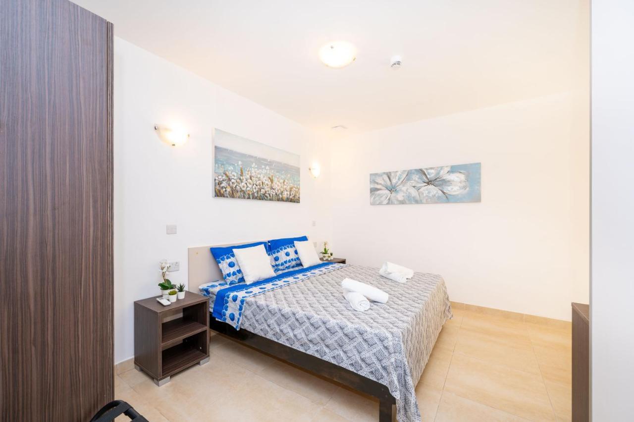 Islet Promenade Seafront Family Apartment With 2 Balconies By Getawaysmalta St. Paul's Bay Esterno foto
