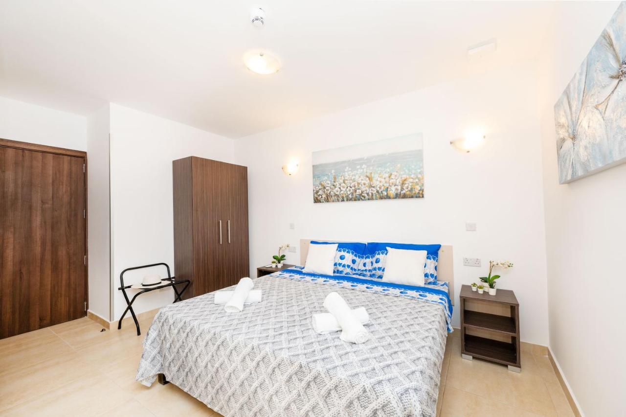 Islet Promenade Seafront Family Apartment With 2 Balconies By Getawaysmalta St. Paul's Bay Esterno foto