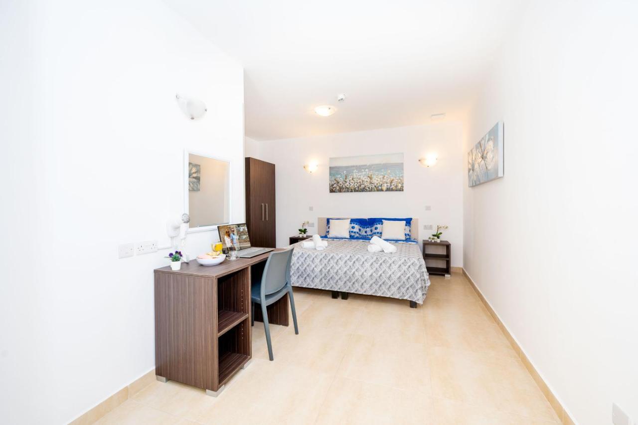 Islet Promenade Seafront Family Apartment With 2 Balconies By Getawaysmalta St. Paul's Bay Esterno foto