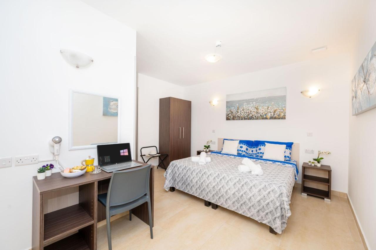 Islet Promenade Seafront Family Apartment With 2 Balconies By Getawaysmalta St. Paul's Bay Esterno foto