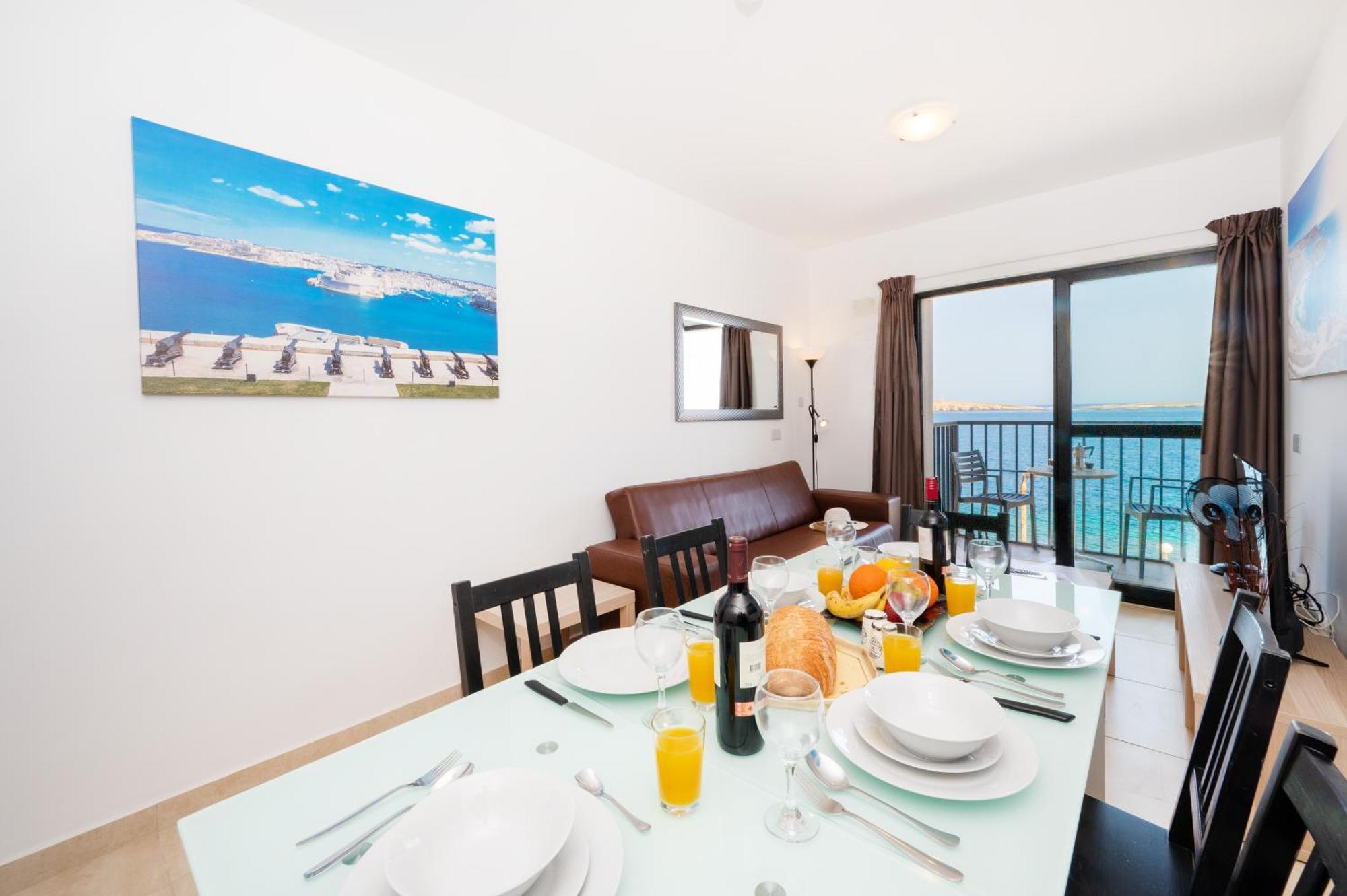 Islet Promenade Seafront Family Apartment With 2 Balconies By Getawaysmalta St. Paul's Bay Esterno foto